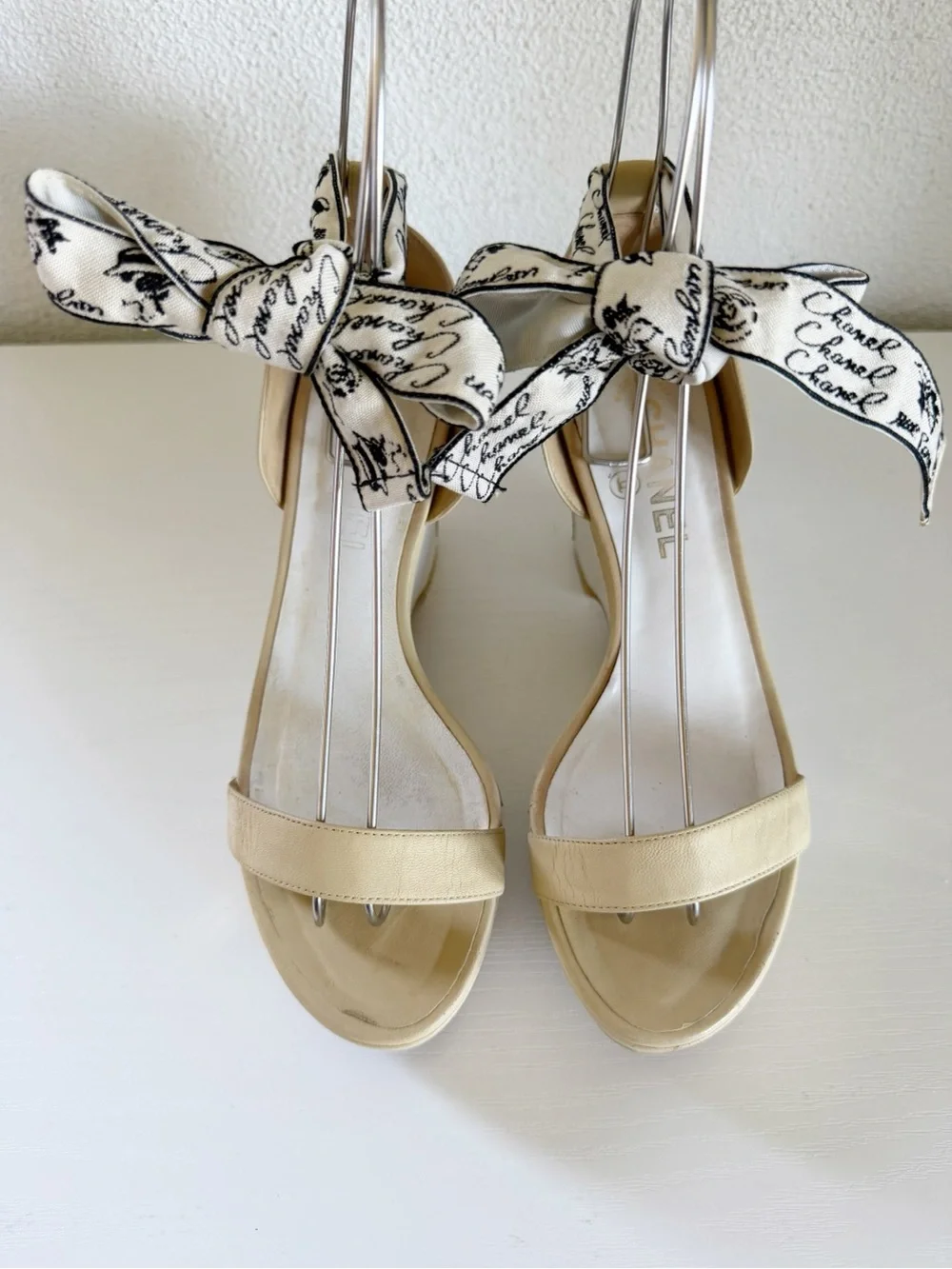 Chanel Beige White Leather Wedge Sandals CC Logo Ankle Tie Size EU 37